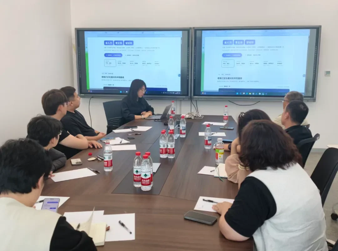 9 月 9 日沈阳豆包工作 FDE 沙龙现场，讲师演示企业经营与工作流程